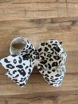 Load image into Gallery viewer, Wee Ones Leopard Hairbow Clip